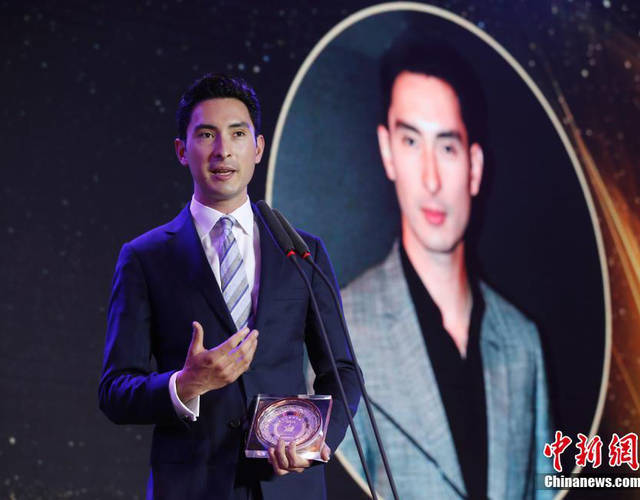 华天获颁年度体育人物奖项。